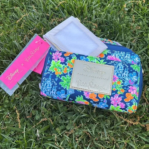 NWT Lilly Pulitzer x Disney Parks Collection Marsten Crossbody Bag - Picture 5 of 15
